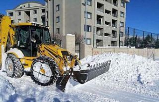 Arapgir’de kar mesaisi sürüyor