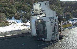 Arnavutköy’de buzlanan yolda kontrolden çıkan...