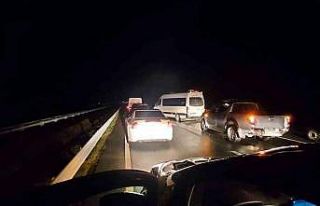 Artvin’de heyelan Karadeniz Sahil Yolunu ulaşıma...