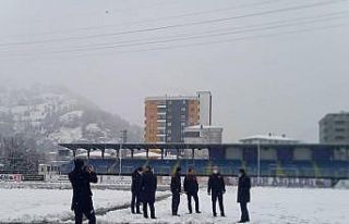 Artvin’de kar yağışı nedeniyle 3. Lig maçı...