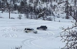 Artvin’de Off-road tutkunları karı eğlenceye...
