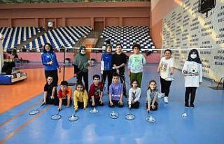 ASKİ Spor Kulübü, Başkentli çocukları badminton...