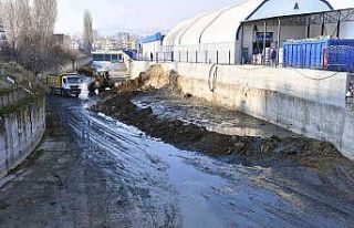 ASKİ’den Ankara Çayı’nda temizlik