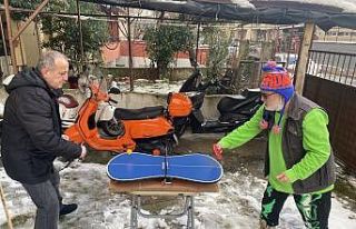 Ataşehir’de kar üstünde masa tenisi keyfi
