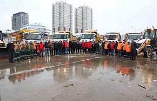 Ataşehir’de karla mücadele ekipleri 7/24 görev...