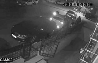 Ataşehir’de motosiklet hırsızlığı kamerada