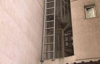 Ataşehir’de yangında hamile kadın yangın merdiveninde...