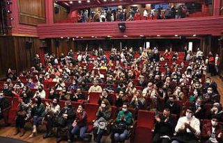 Atıklar tiyatro biletine dönüştü