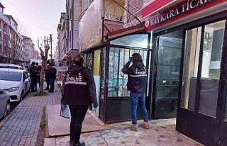 Avcılar’da motosikletli iki kişi dernek binasına...