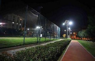 Aydınlatma çalışmaları ile Kartal’ın parkları...