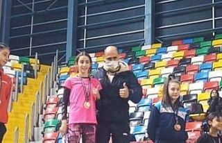 Aydınlı sporcular atletizmdeki başarıları ile...