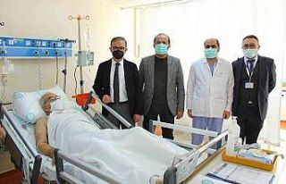 Aynı anda iki hastaya böbrek nakli yapıldı