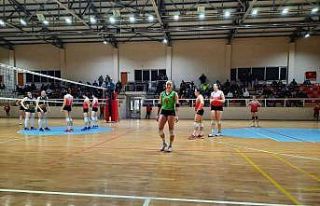 Ayvalıkgücü voleybolda doludizgin gidiyor