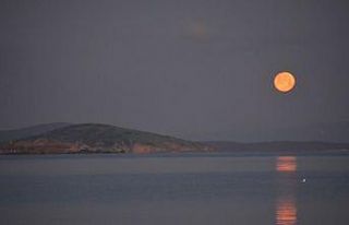 Ayvalık’ta dolunay ihtişamı