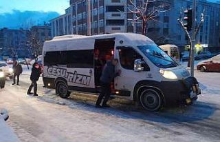Bağcılar’da araçlar yolda kaldı