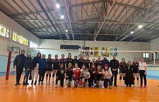 Bağlar Belediyespor kadın voleybol takımı haftayı...
