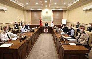 Bakan Akar, Kuvvet Komutanları ile videolu toplantı...