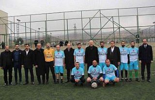 Bakan Soylu, maçın başlama vuruşunu yaptı