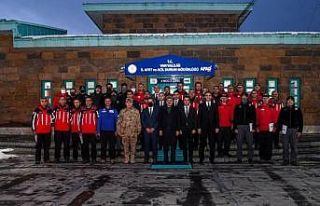 Bakan Soylu’dan kurtarma çalışmasına katılan...