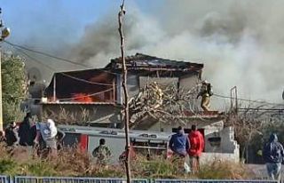 Bakkaldan döndüğünde evinin yandığını gördü