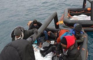 Balıkesir açıklarında 27 düzensiz göçmen kurtarıldı