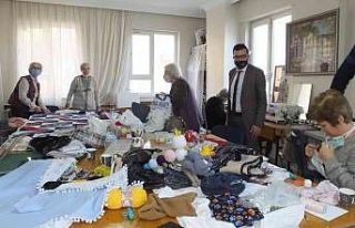 Balıkesir’de eski kıyafetler kadınların elinde...