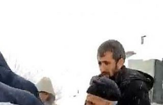 Balta ile ayağını kesen şahsa paletli ambulans...