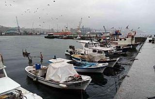 Bandırma’da fırtına ve yağış etkili oluyor