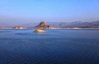 Barajın ortasındaki tarihi güzellik ’Pertek Kalesi’