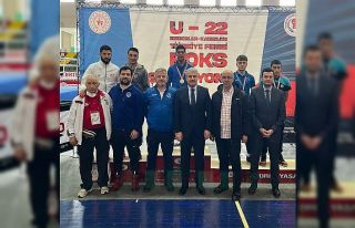 Başarılı eldivenler kürsünün zirvesinde