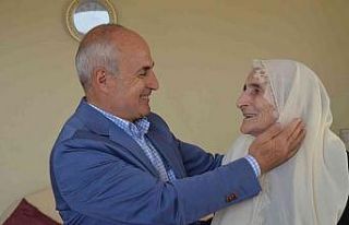 Başkan Akgün’ün anne acısı