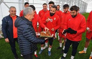 Başkan Akkaya’dan Akşehirspor’a tatlı ikramı