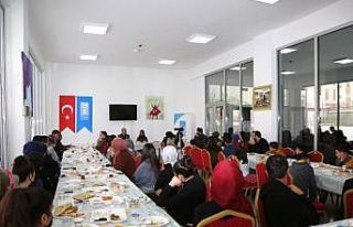 Başkan Akman, gençlerle tecrübe paylaşımında...