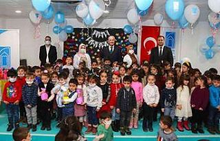 Başkan Akman, miniklerin karne sevincine ortak oldu