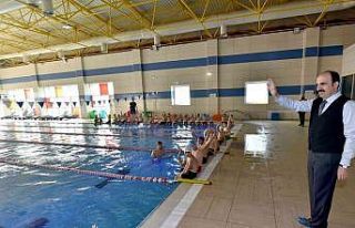 Başkan Altay: “3 bin 500 öğrencimize yüzme öğretiyoruz”