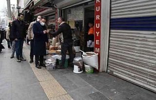 Başkan Beyoğlu gece ev, gündüz esnaf ziyaretinde