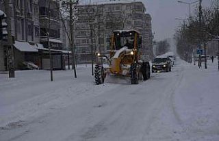 Başkan Beyoğlu kar temizleme çalışmalarına katıldı