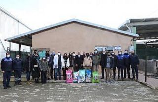 Başkan Bıyık, liseli gençlerle hayvan barınağını...