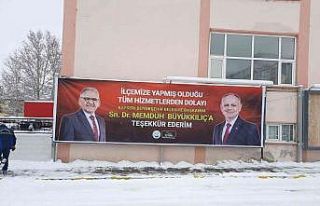 Başkan Büyükkılıç’a pankartlı teşekkür