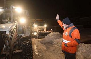 Başkan Çolakbayrakdar, gece boyu kar temizleme çalışmalarını...