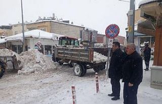 Başkan Gültekin, kar temizleme çalışmalarını...