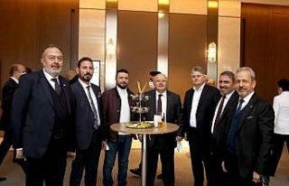 Başkan İmamoğlu mobilya fuarında