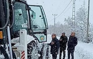 Başkan Kazgan karla mücadele çalışmalarını...