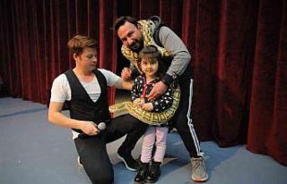 Başkan Kibar’dan çocuklara sirk gösterili karne...