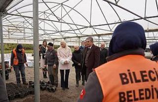 Başkan Şahin sera alanını inceledi