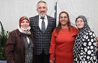 Başkan Savran mahalle sakinlerini ziyaret ediyor