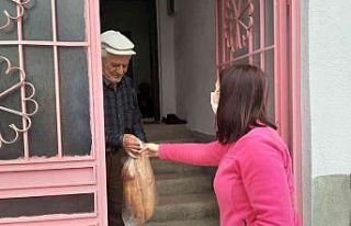 Başkan Tekin sokağa çıkamayan vatandaşların...