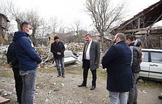 Başkan Vidinlioğlu, evi yanan aileyi ziyaret etti