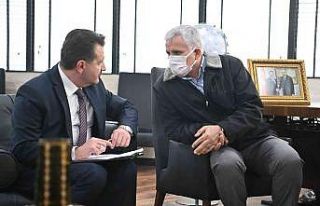 Başkan Yılmaz, vatandaşlarla (İstişare Günü’nde...