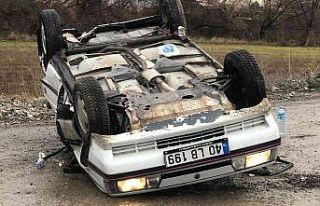 Başkent’te kontrolden çıkan araç takla attı:...